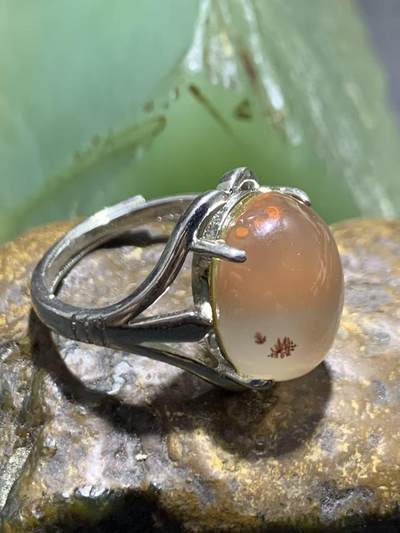 精美罕见川料南红玛瑙荔枝冻漂柿子红草花纹活口戒指一枚， 精美罕见川料南红玛瑙荔枝冻漂柿子红草花纹活口戒指一枚，