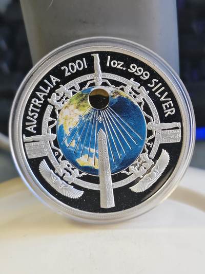第179期拍卖【长期征集拍品】 - 澳大利亚2001年1元彩色类千禧年1盎司精制银币 （人类进入第三千年）999银 发行量30000枚，有白斑