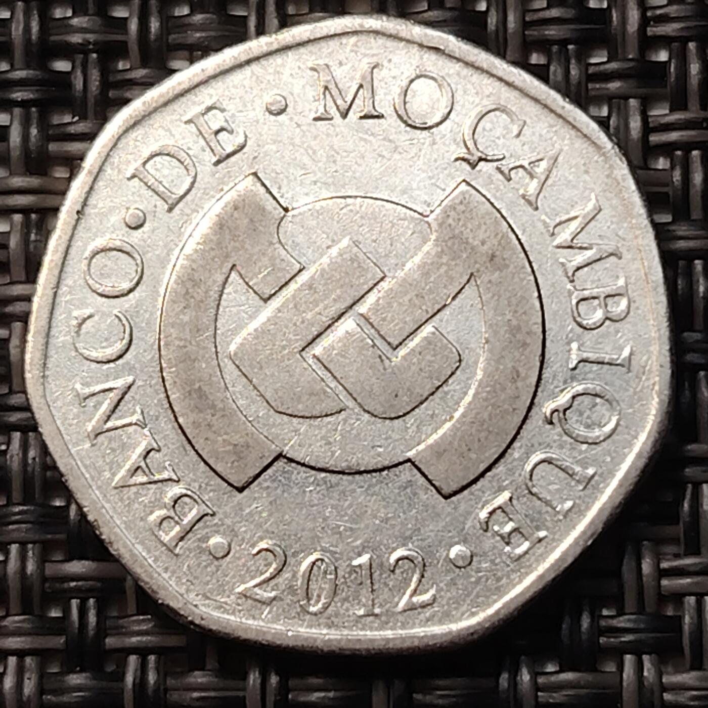 布加迪🐬～世界钱币(上海)🌾第 263 期 /  各国套币和散币 莫桑比克🇲🇿 2012年 1梅地卡 ~C5