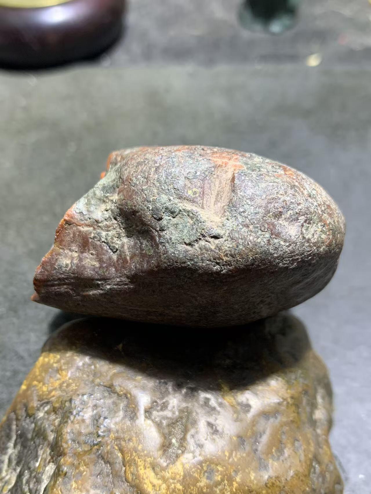 精美黑红皮开窗料红白紫三色南红玛瑙原石一颗