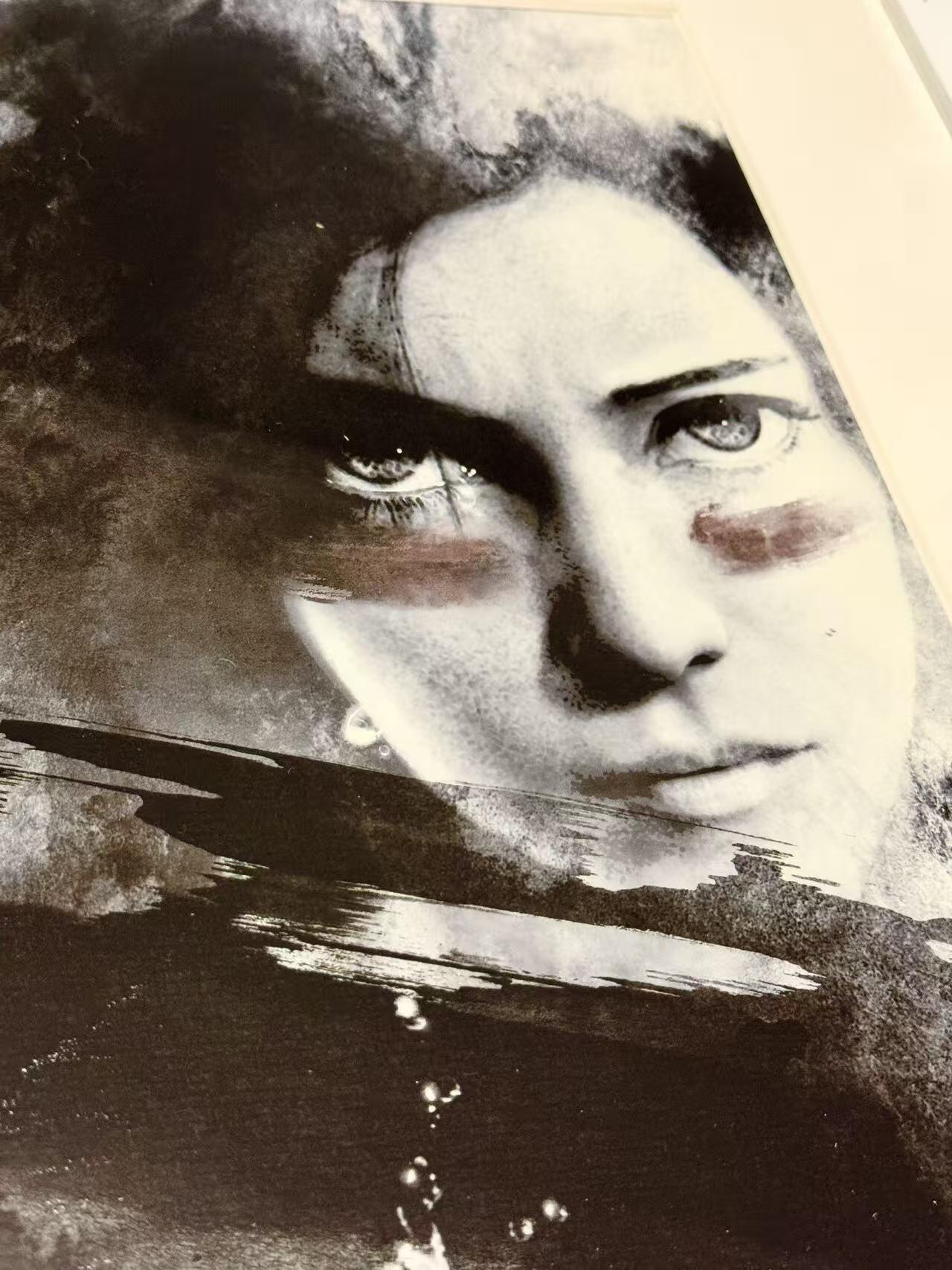 零元拍：《阿丽塔：战斗天使》水墨风格艺术海报，艺术微喷制作，配以精美装裱(因出展相框会有磕碰和裂痕，介意勿拍)，相框尺寸：422X562MM。