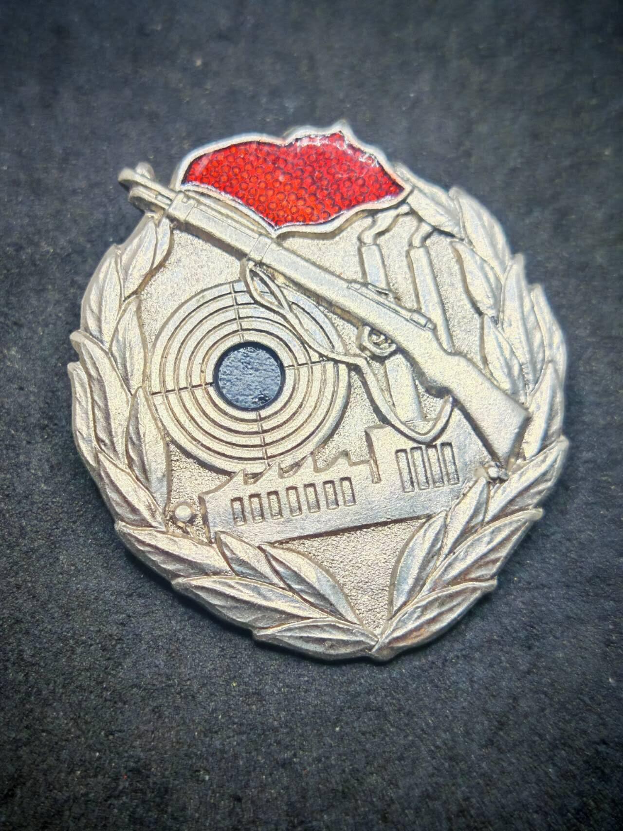 凯旋世界勋赏（第19期）（欢迎送拍）（对拍品有疑问请询问客服，不接受到手刀，出价默认拍品品相。请认真阅读拍卖规则！出价默认已认可！）（收到货请录制开箱视频，无视频概不处理问题。） 东德工人战斗队射击技能银级