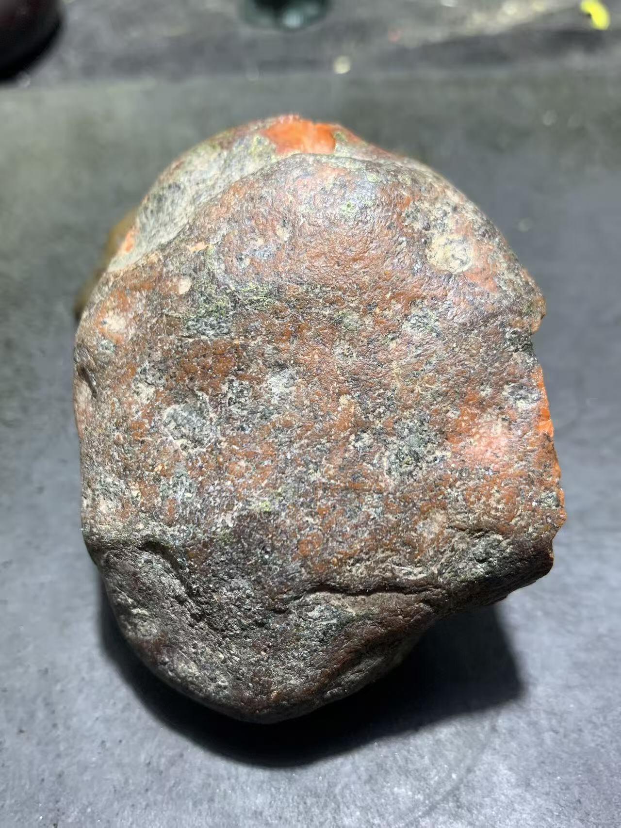 精美黑红皮开窗料红白紫三色南红玛瑙原石一颗