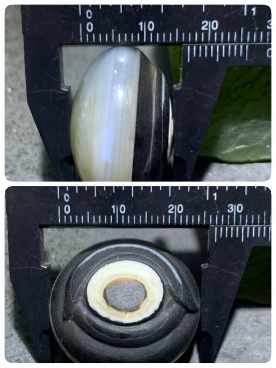 精品药师玛瑙手工俏色巧雕天眼图案板珠（背云）一颗。