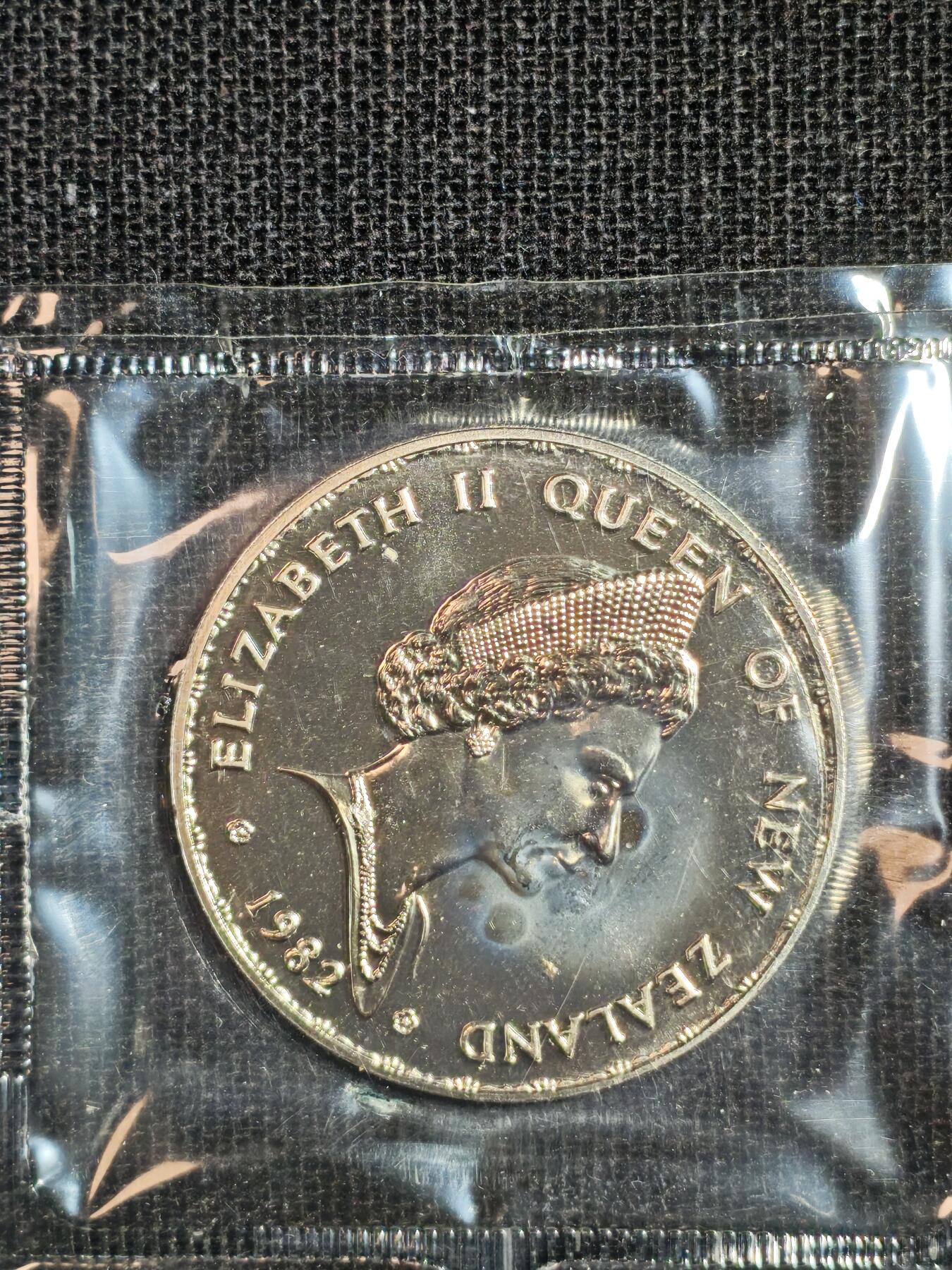 刘世昌艺术品销售中心～虎踞龙蟠*金杨在线联拍群第507期 新西兰1982年套币一套7枚，原册。品相如图。