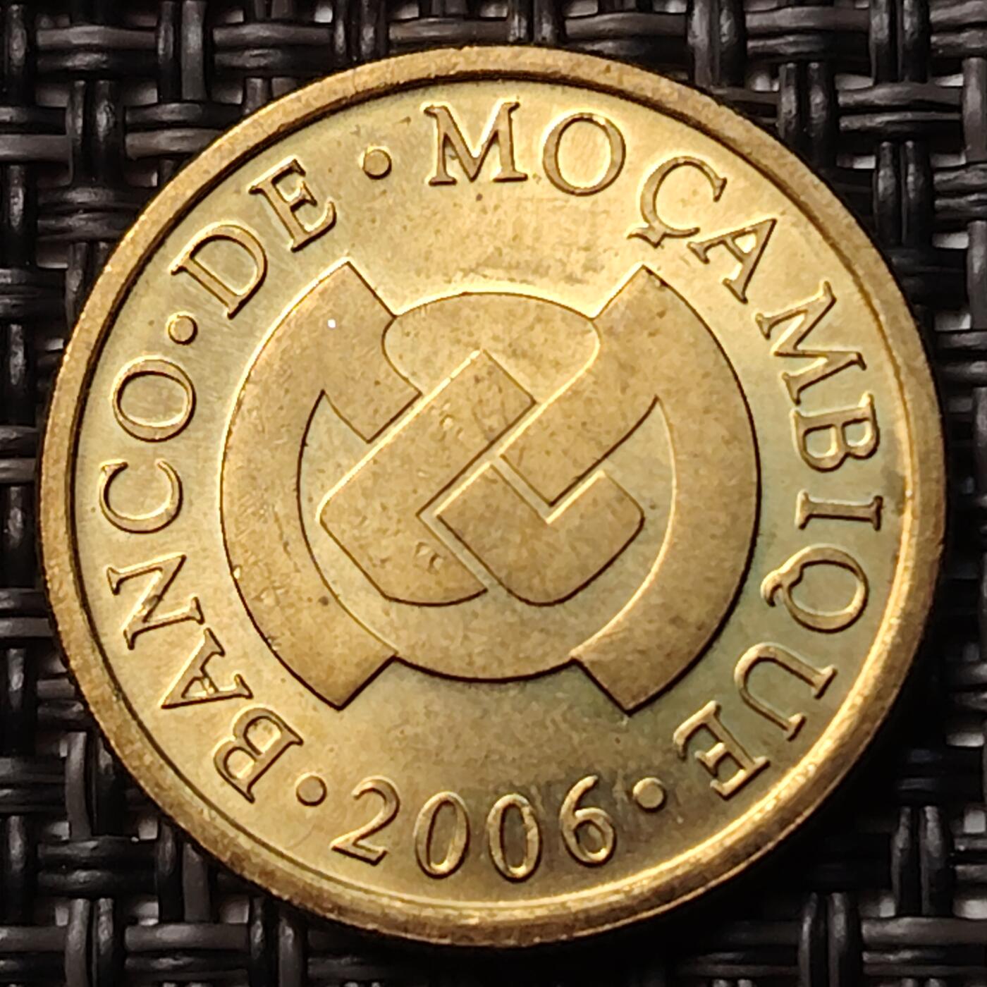 布加迪🐬～世界钱币(上海)🌾第 263 期 /  各国套币和散币 莫桑比克🇲🇿 2006年 20分 ~C5