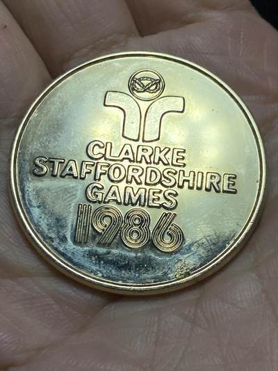 2025年第一百一十七场(总第一百四十三场）外国好品散币(免佣金) - 英国🇬🇧1986年纪念章，直径38.3毫米，厚2.5毫米，重23.97克(1986年克拉克斯塔福德郡运动会纪念章)