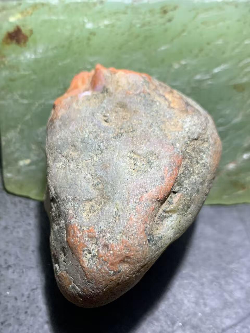 精美红白皮开窗料南红玛瑙原石一颗，