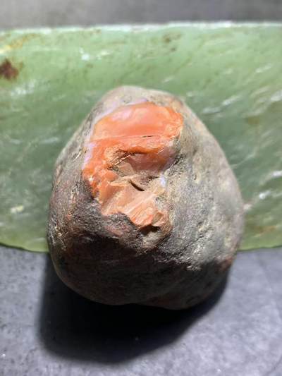 精美红白皮开窗料南红玛瑙原石一颗， - 精美红白皮开窗料南红玛瑙原石一颗，