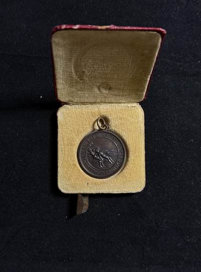戎马世界章牌大赏第107期 - 英国拯救溺水者奖章，带盒，1927年授予Lonsdale