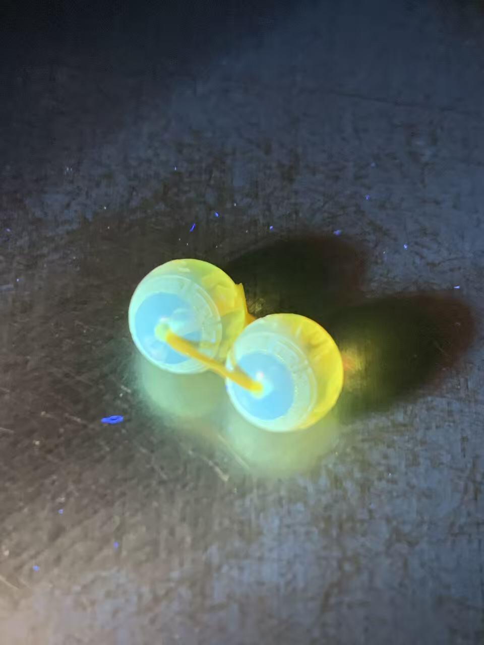 天然乌克兰原矿蜜蜡雕刻六字箴言腰珠两颗