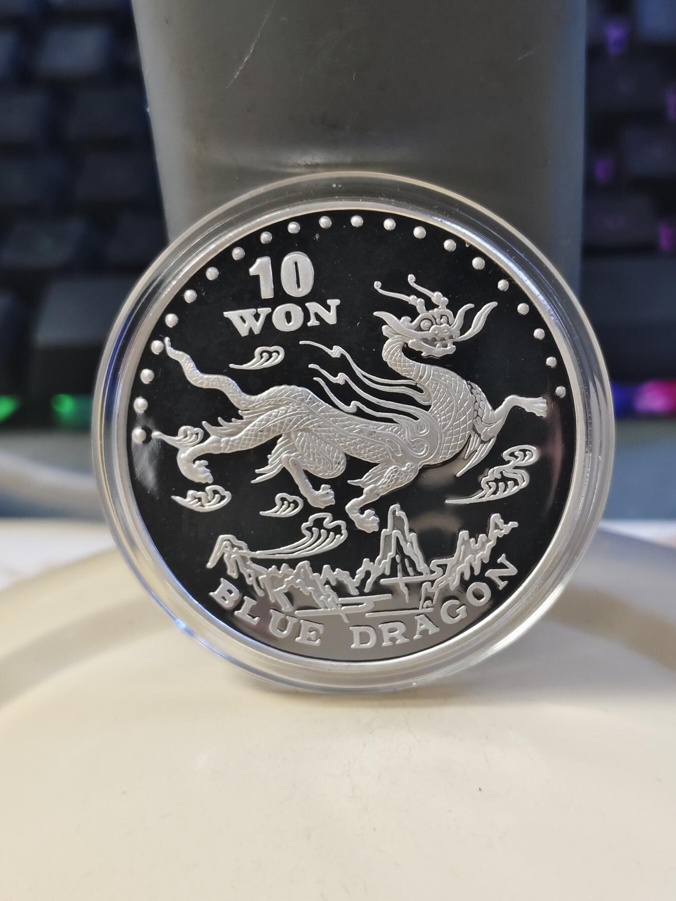 第179期拍卖【长期征集拍品】 朝鲜1999年千禧年蓝龙1盎司精制纪念银币，999银，有氧化