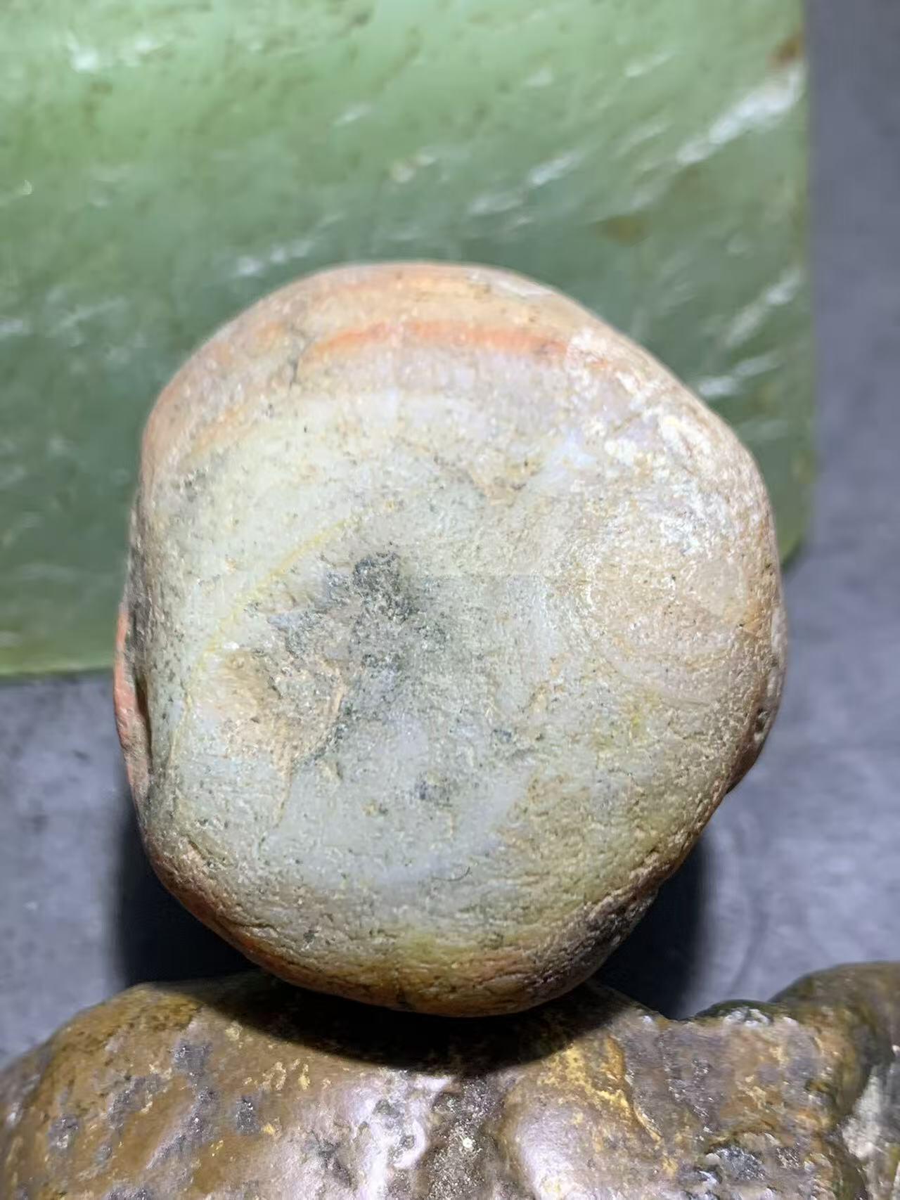 精美红白皮开窗料南红玛瑙原石一颗，