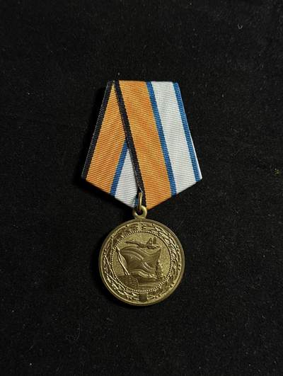 戎马世界章牌大赏第107期 - 俄罗斯国防部海军航空兵服役奖章，授予海军航空兵长期服役人员