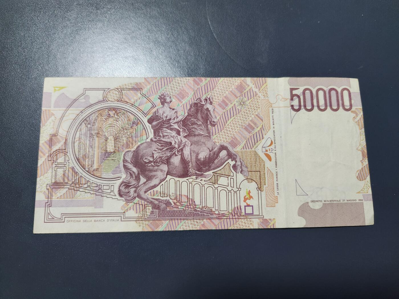 10月25号晚上8点 外国纸币自动截拍第45场 意大利50000原票美品