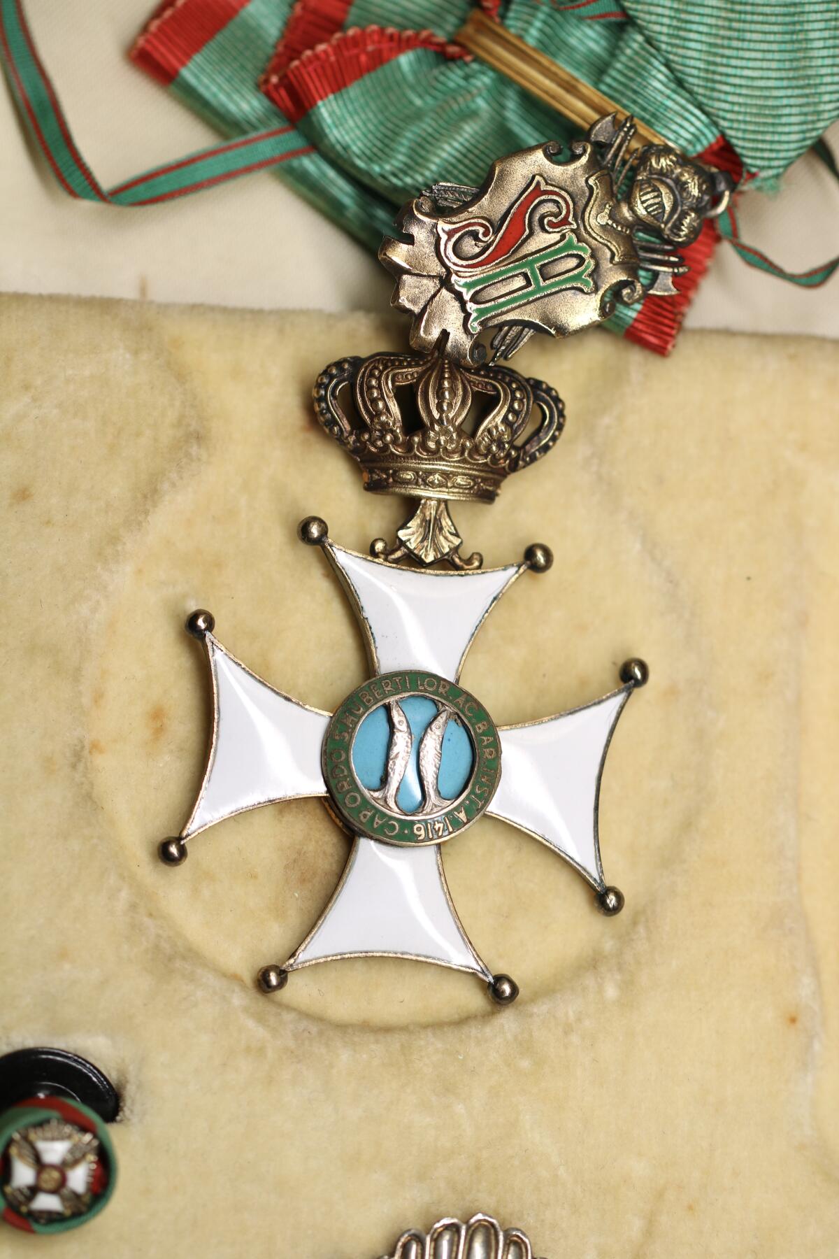 大猫徽章拍卖 第281期 德国巴伐利亚军功勋章 St. Hubertus de Lorraine et du Barrois（胡贝图斯勋章)大军官级 领章和星芒章，带略杯mini章，银质，带原盒，带厂标。