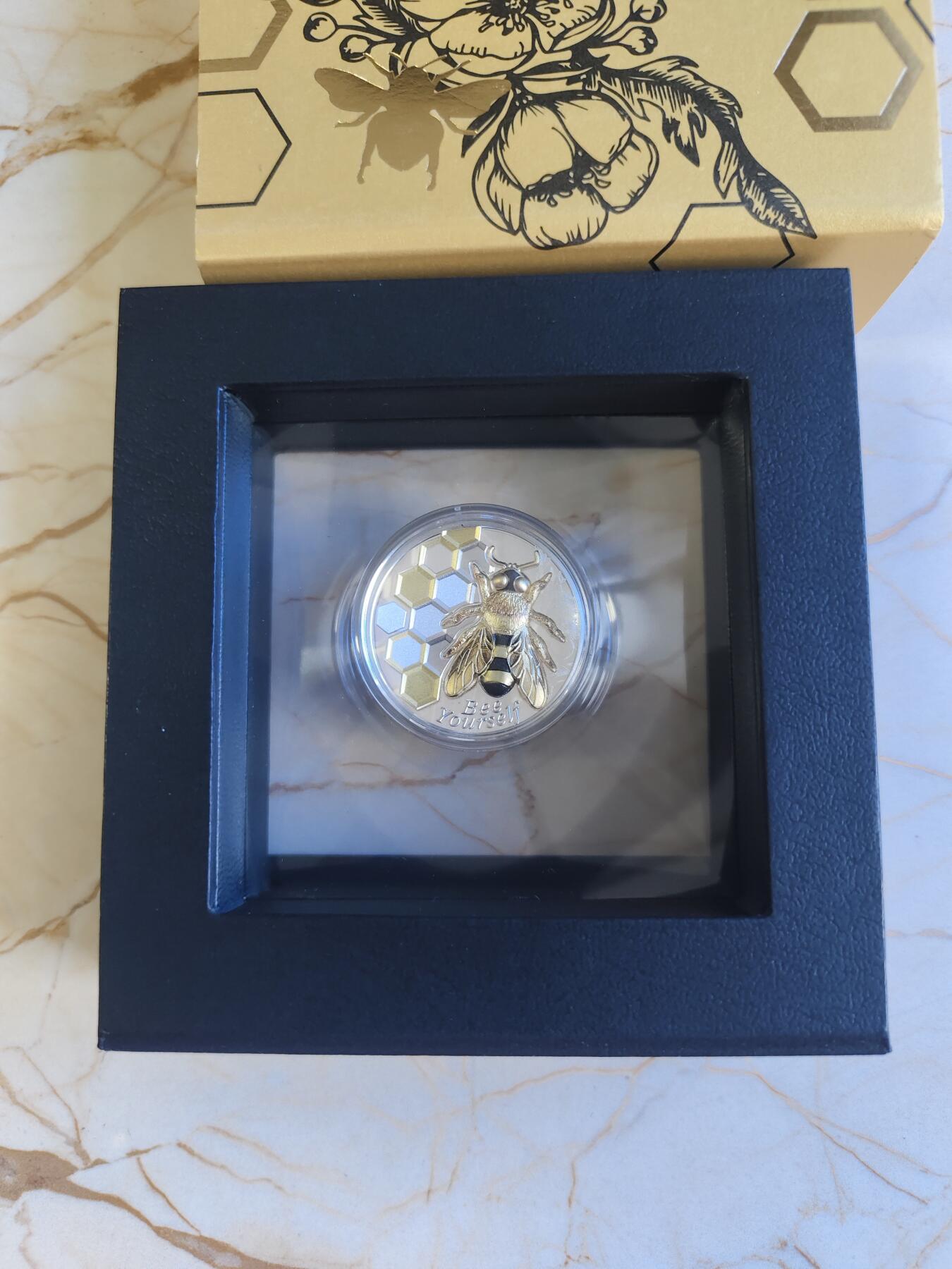 第179期拍卖【长期征集拍品】 喀麦隆2021年蜜蜂蜂巢1盎司镀金精制纪念银币，999银镀金，发行500枚