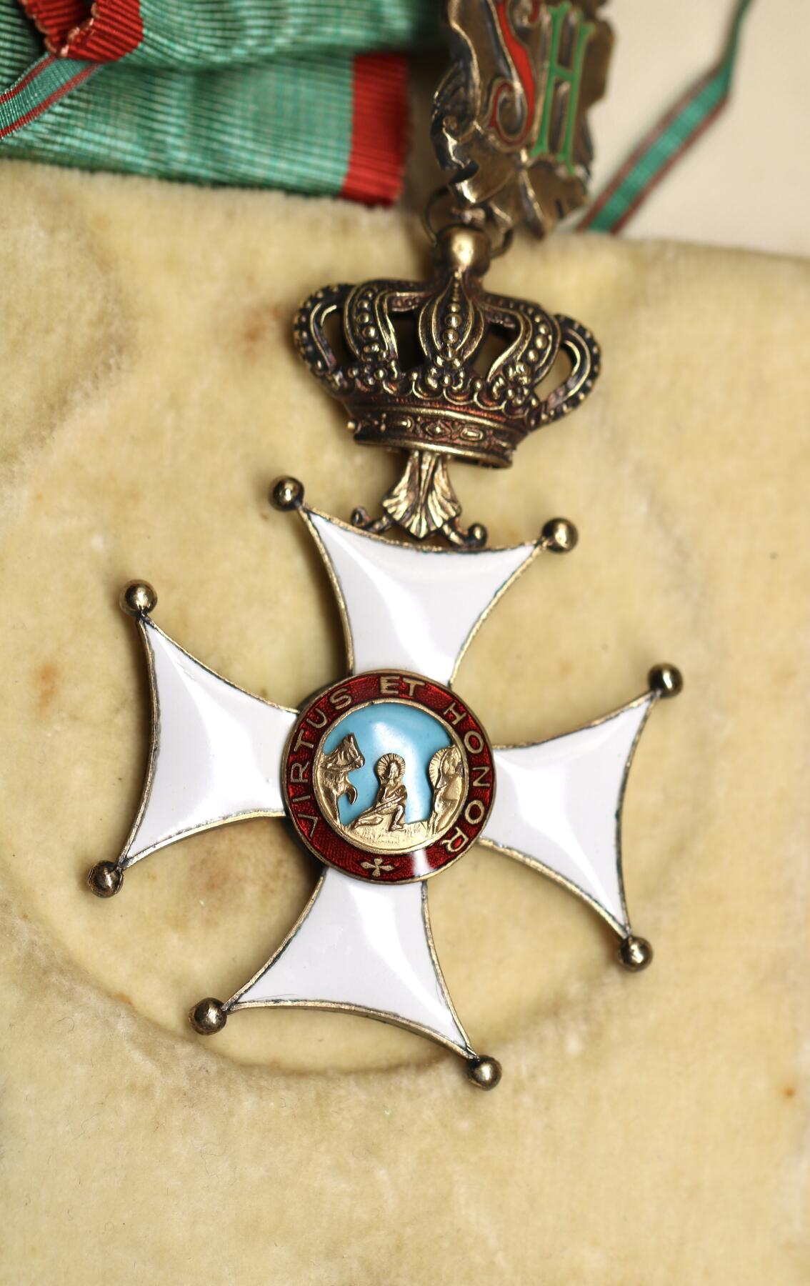 大猫徽章拍卖 第281期 德国巴伐利亚军功勋章 St. Hubertus de Lorraine et du Barrois（胡贝图斯勋章)大军官级 领章和星芒章，带略杯mini章，银质，带原盒，带厂标。