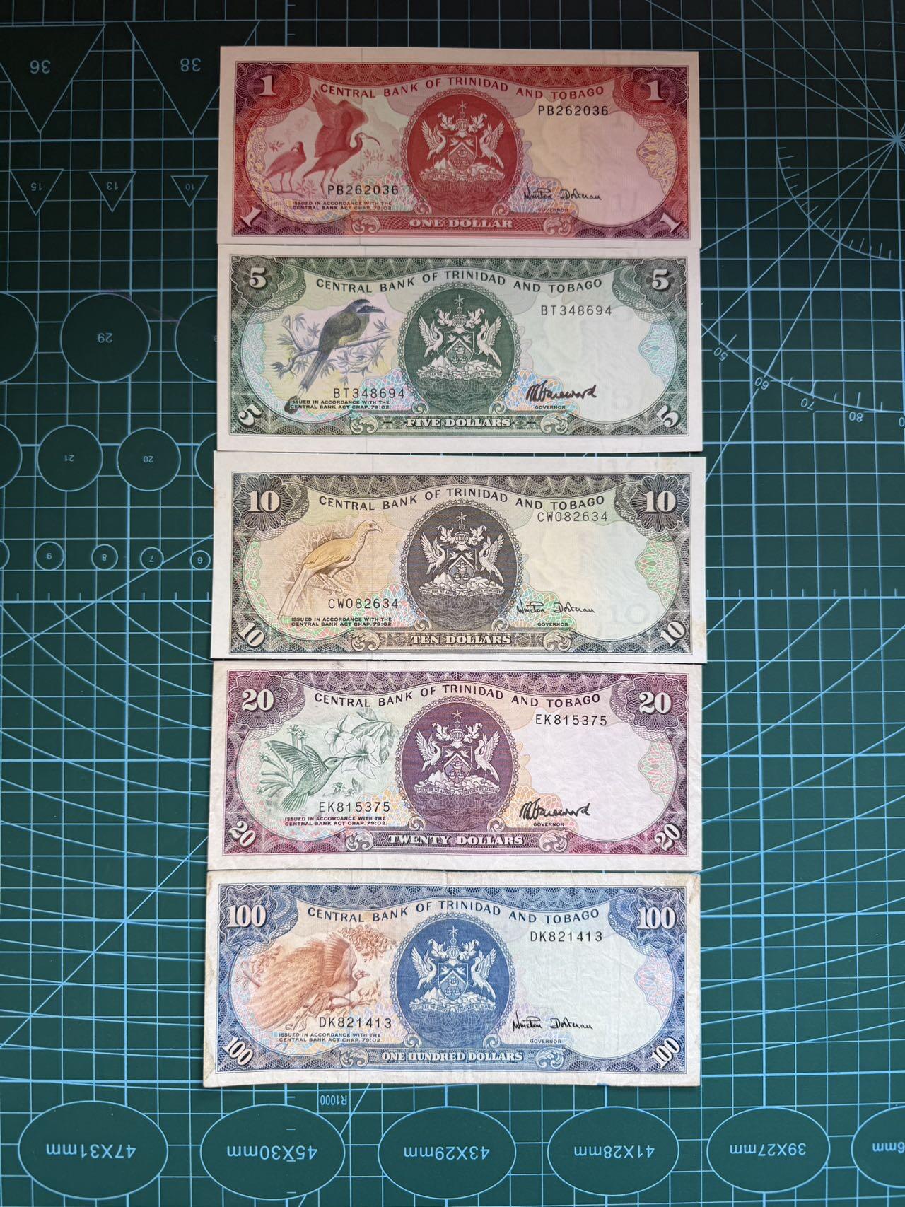 【炜奕收藏】，第四十九期，多套加拿大纸币、港澳靓号 1985年特立尼达和多巴哥1-100元一套，1-2为UNC品相，5为UNC-品相有黄斑，20-100为XF品相，少见币种