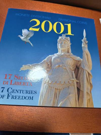 长老汇马年精选第七场拍卖 - 2001圣马力诺里拉关门套币8枚卡装，含和平鸽5000里拉银币1枚，18克835银，仅有2000套