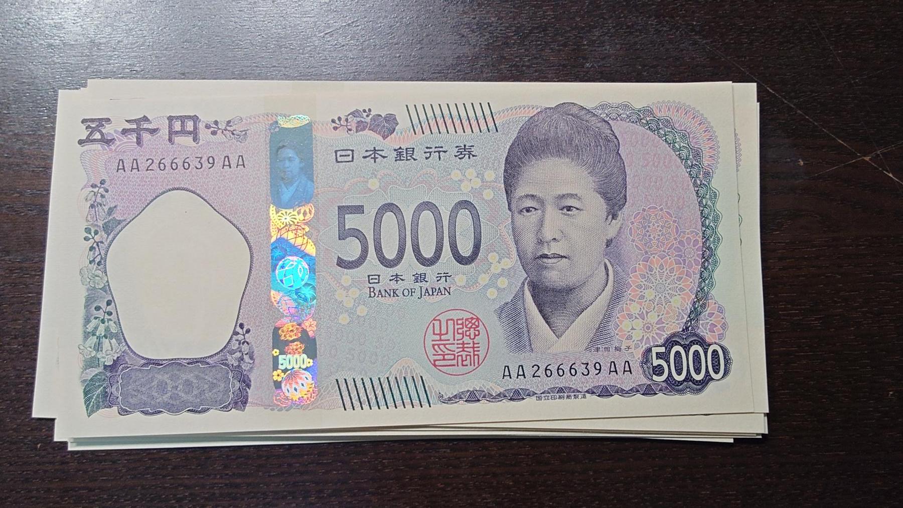 世界钱币～微拍第211期暨2025年第51期  部分库存清仓（赛车钞最后八张裸钞成本价起拍，评级币已无）