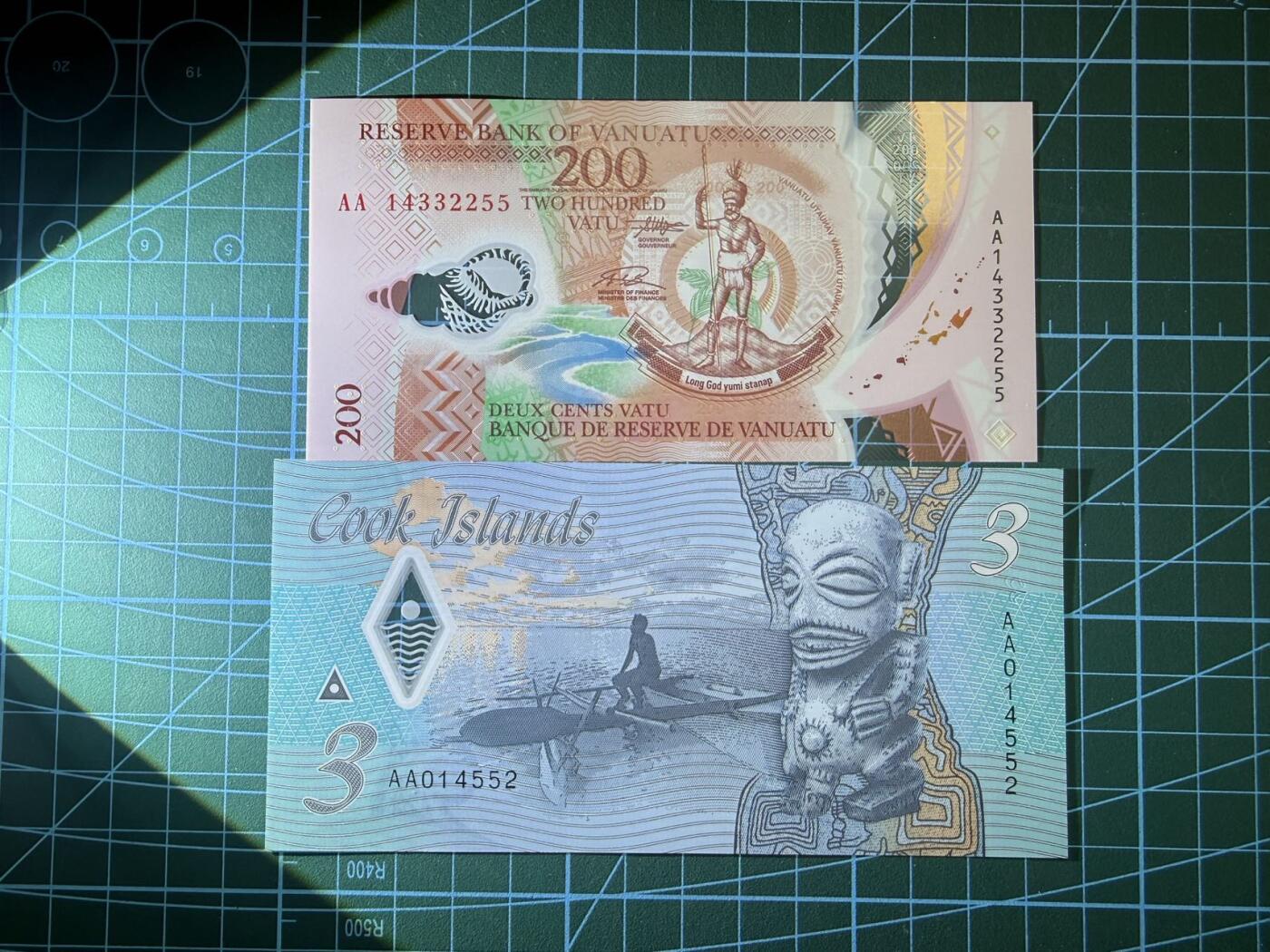 【炜奕收藏】，第四十九期，多套加拿大纸币、港澳靓号 大洋洲瓦努阿图&库克群岛共两张，UNC品相，均为AA冠