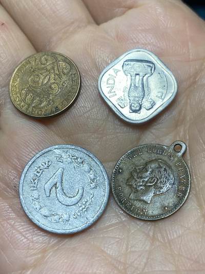 2025年第一百一十七场(总第一百四十三场）外国好品散币(免佣金) 散币4枚：乔治五世小章牌，瑞典🇸🇪1950年1欧尔，印度🇮🇳1968年1派沙，稀少–巴基斯坦🇵🇰1958年2派沙