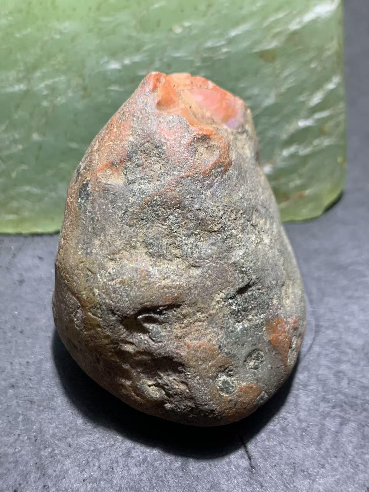 精美红白皮开窗料南红玛瑙原石一颗，