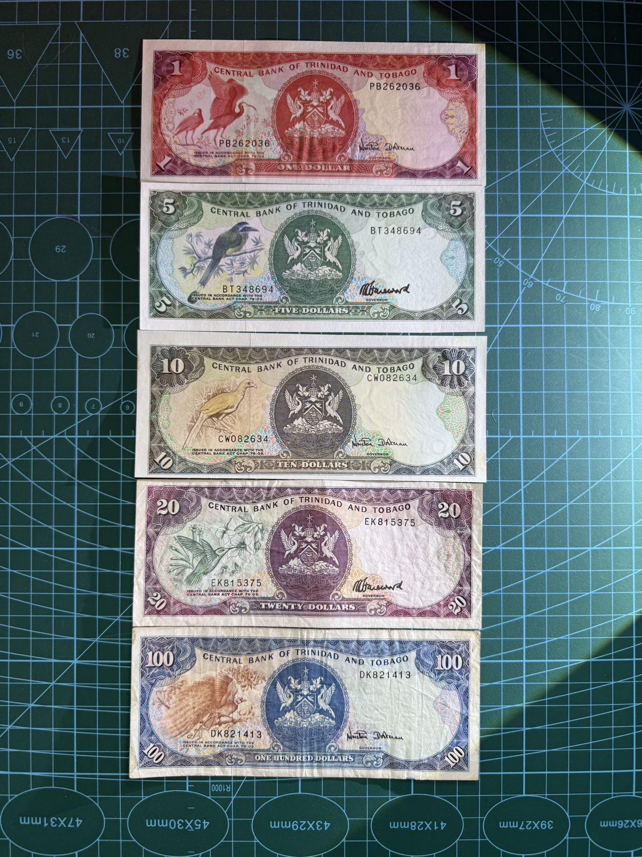【炜奕收藏】，第四十九期，多套加拿大纸币、港澳靓号 1985年特立尼达和多巴哥1-100元一套，1-2为UNC品相，5为UNC-品相有黄斑，20-100为XF品相，少见币种