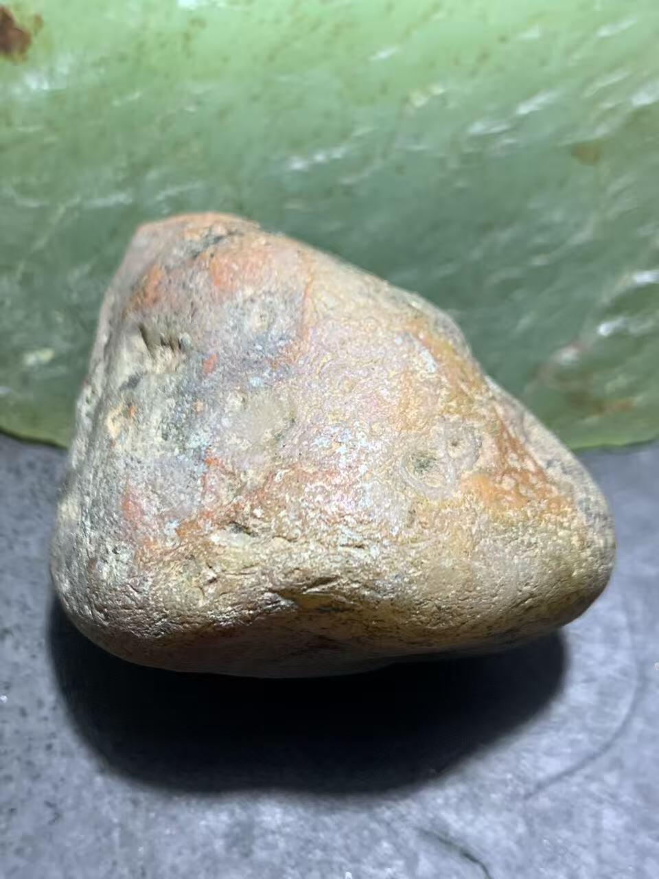 精美红白皮开窗料南红玛瑙原石一颗，