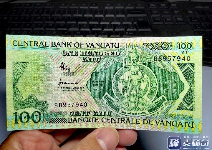 全新瓦怒阿图1982年开国第一枚100瓦图靓品纸币