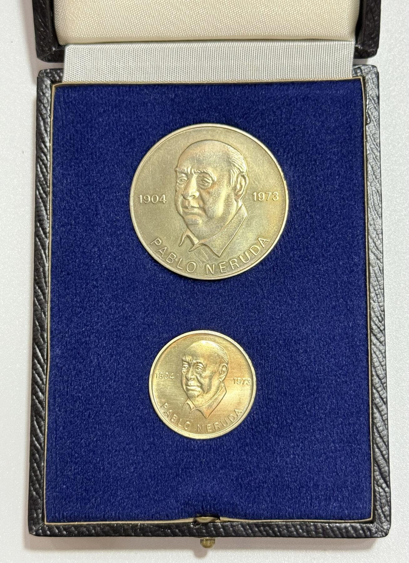 韵星假日精品2025秋季军品类拍卖会-- Rimey Holidays Boutique 2025 Autumn Militaria Sale 民主德国 为纪念智利诗人-诺贝尔文学奖得主巴勃罗·聂鲁达颁发纪念章一套