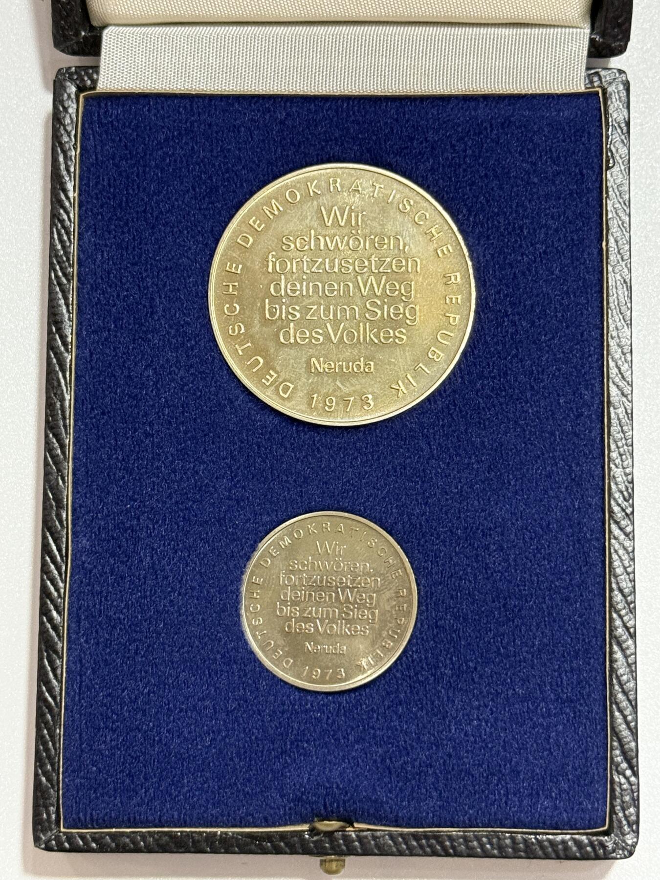 韵星假日精品2025秋季军品类拍卖会-- Rimey Holidays Boutique 2025 Autumn Militaria Sale 民主德国 为纪念智利诗人-诺贝尔文学奖得主巴勃罗·聂鲁达颁发纪念章一套