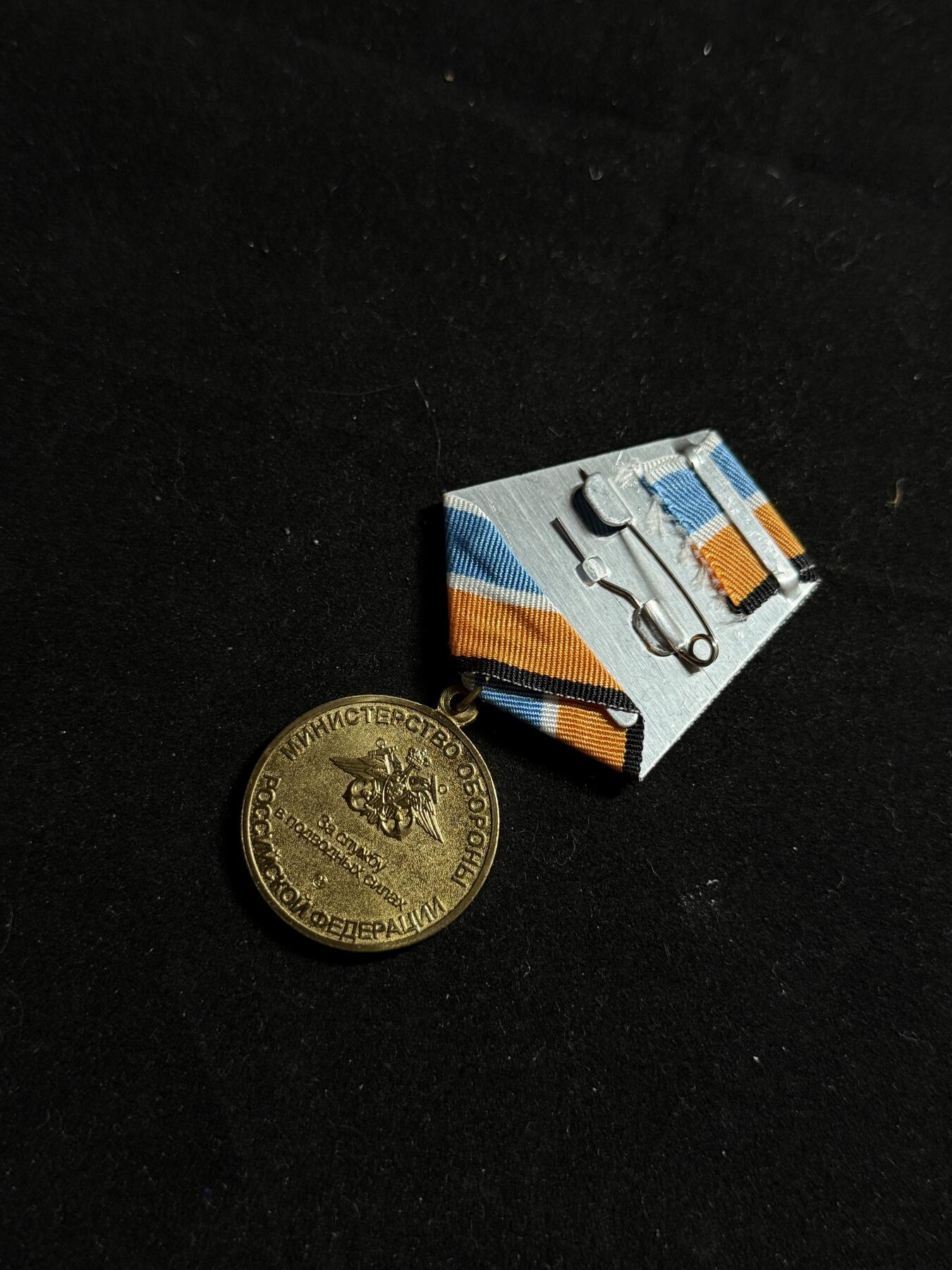 戎马世界章牌大赏第107期 俄罗斯国防部潜艇部队服役奖章，授予海军潜艇部队长期服役人员