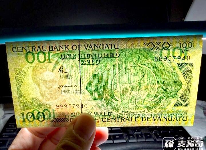 全新瓦怒阿图1982年开国第一枚100瓦图靓品纸币