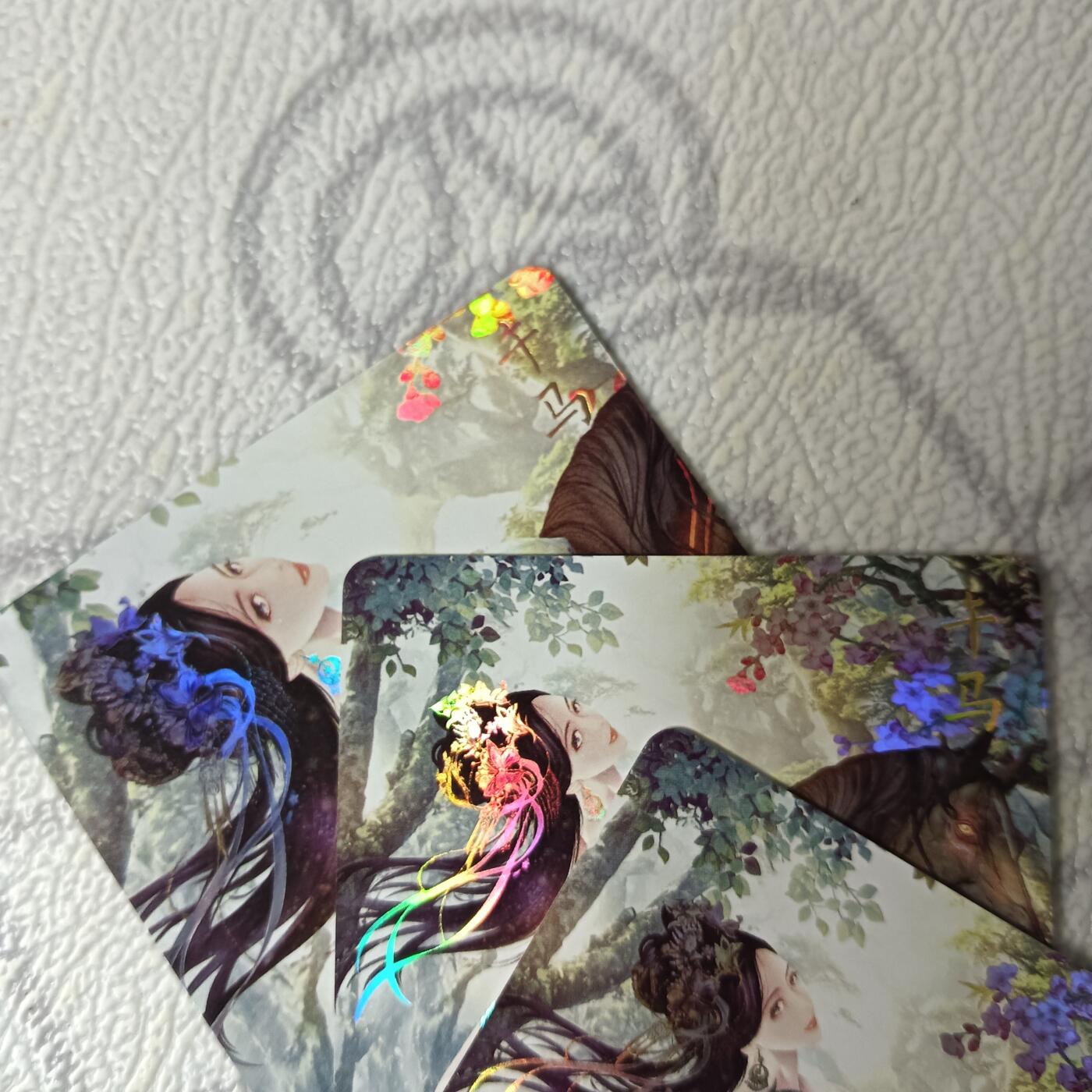 花开卡拍第44期（10月26号周日截拍，品控勿拍!!!拍品不寄存，运费5元，自制卡难免瑕疵，可能存在轻微撞角爆边等出厂瑕疵，品控介意勿拍！） 燎原卡牌 魅生肖 午马 1套3张 彩闪
