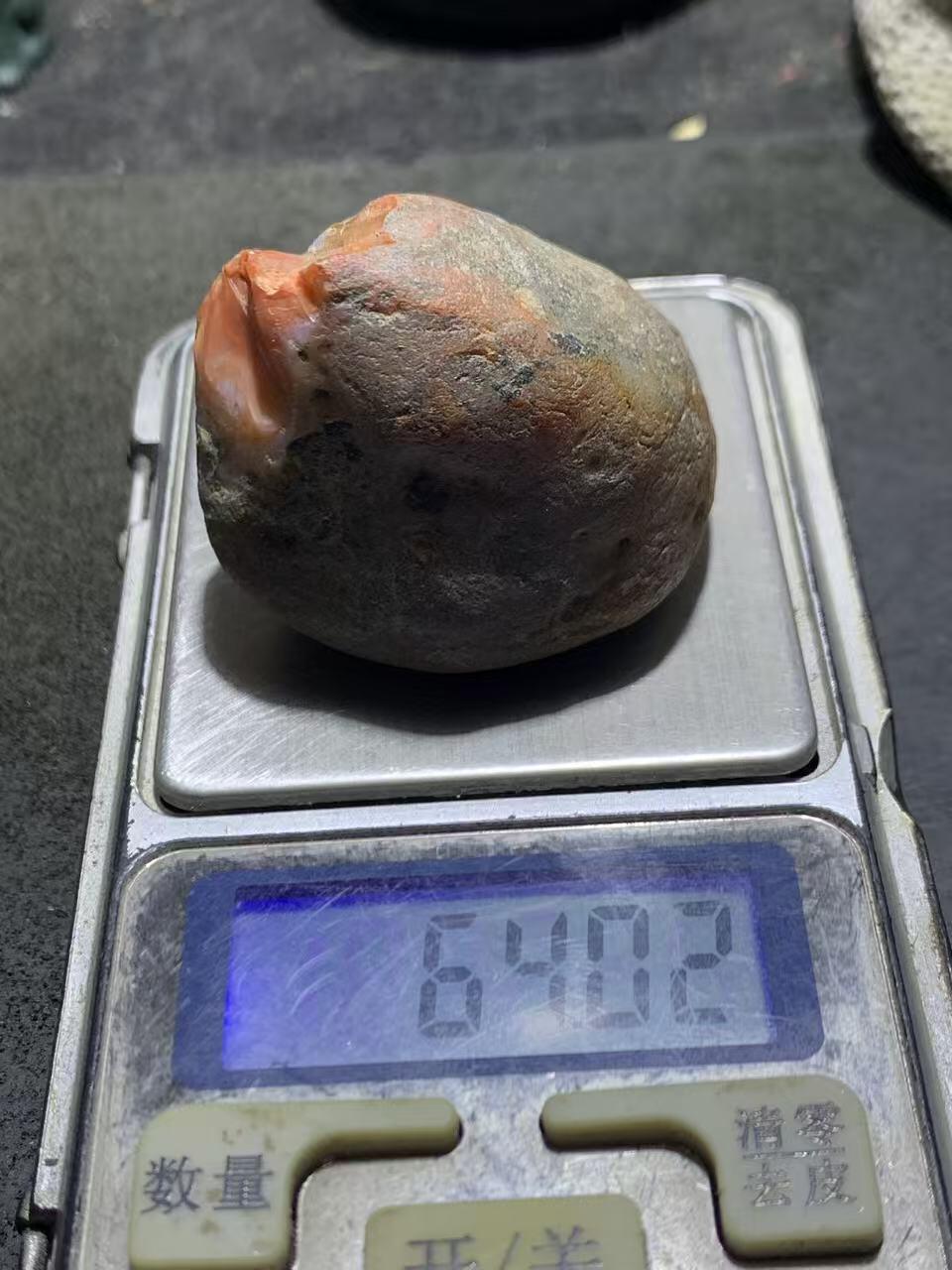 精美红白皮开窗料南红玛瑙原石一颗，