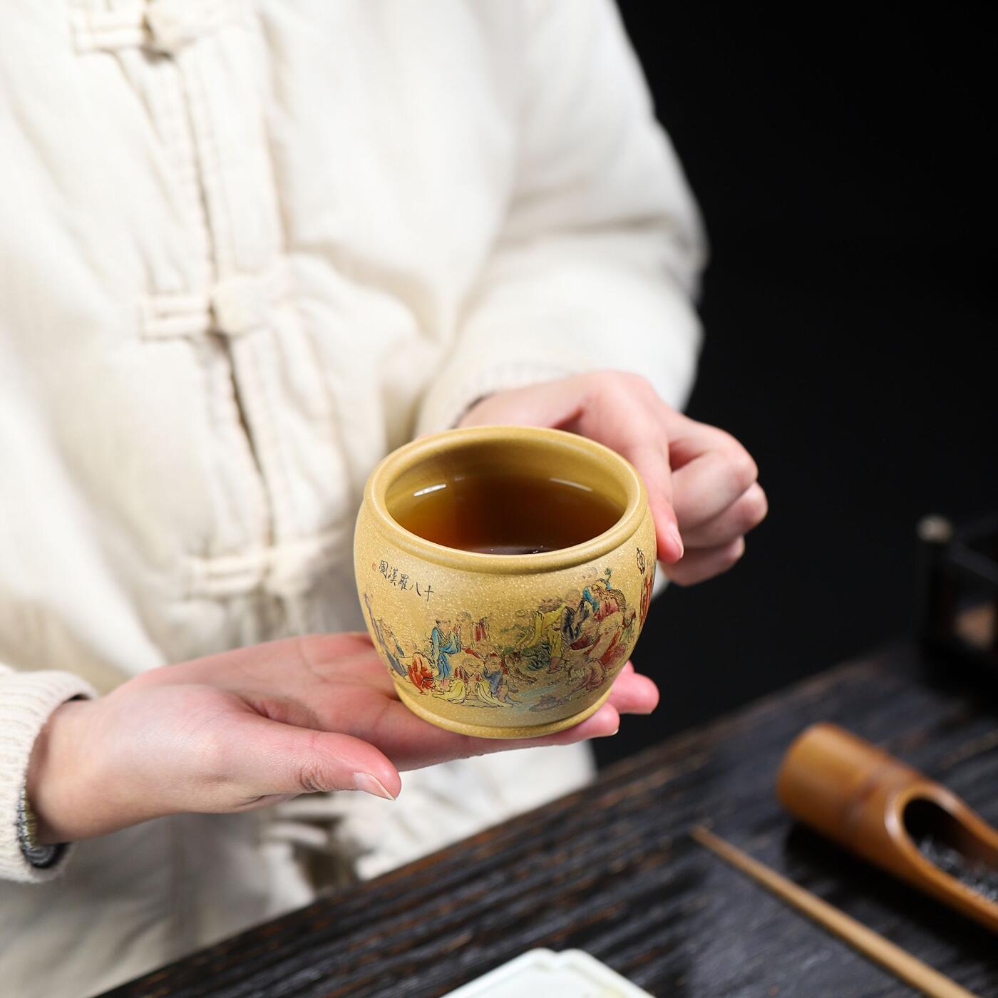 听雨轩（七） 宜兴纯原矿黄金段泥主人杯 手工墨绘十八罗汉  8.4*6.6容量220cc