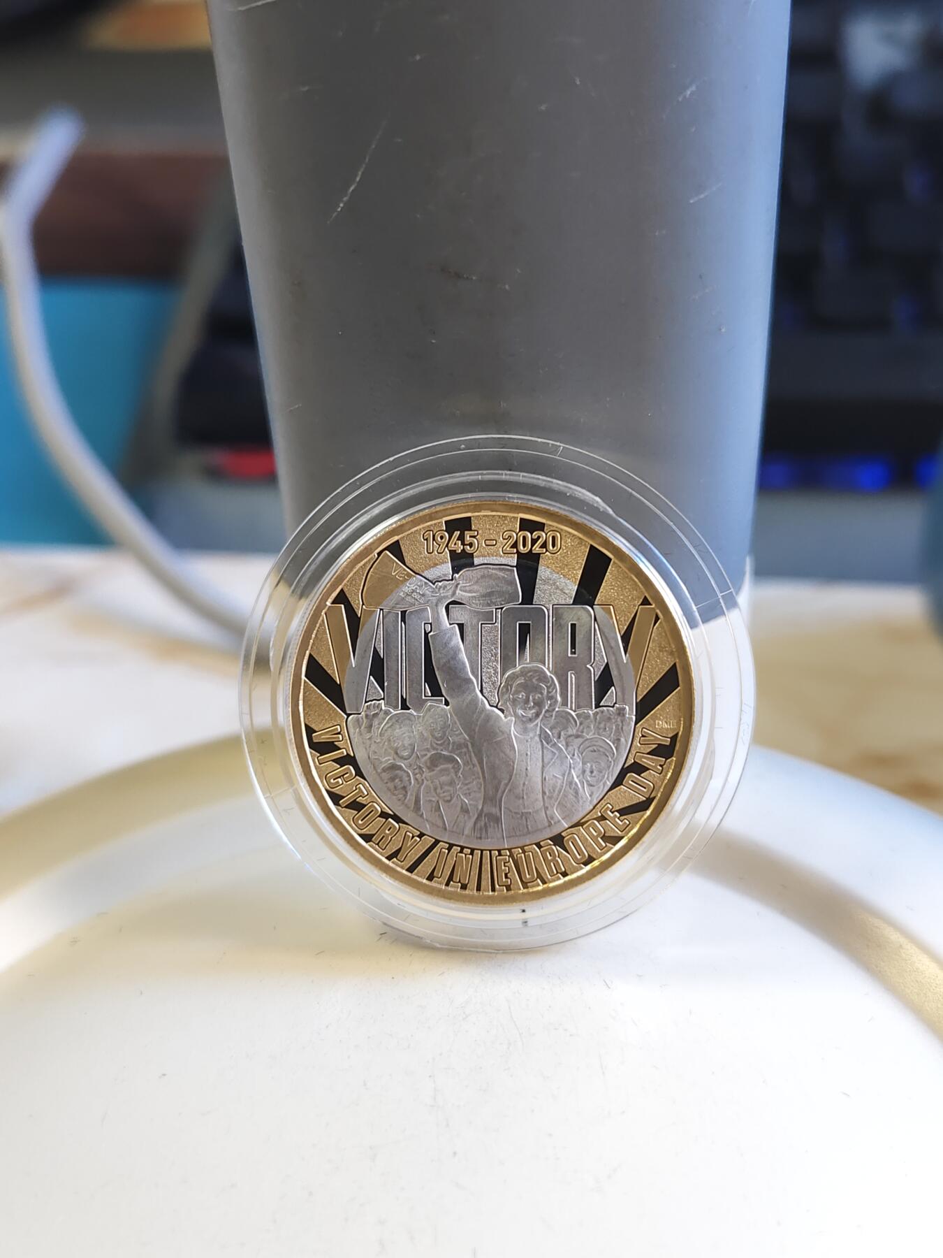 第179期拍卖【长期征集拍品】 英国2020年欧洲胜利75周年2英镑双色精制双色纪念银币，925银，12克，有氧化