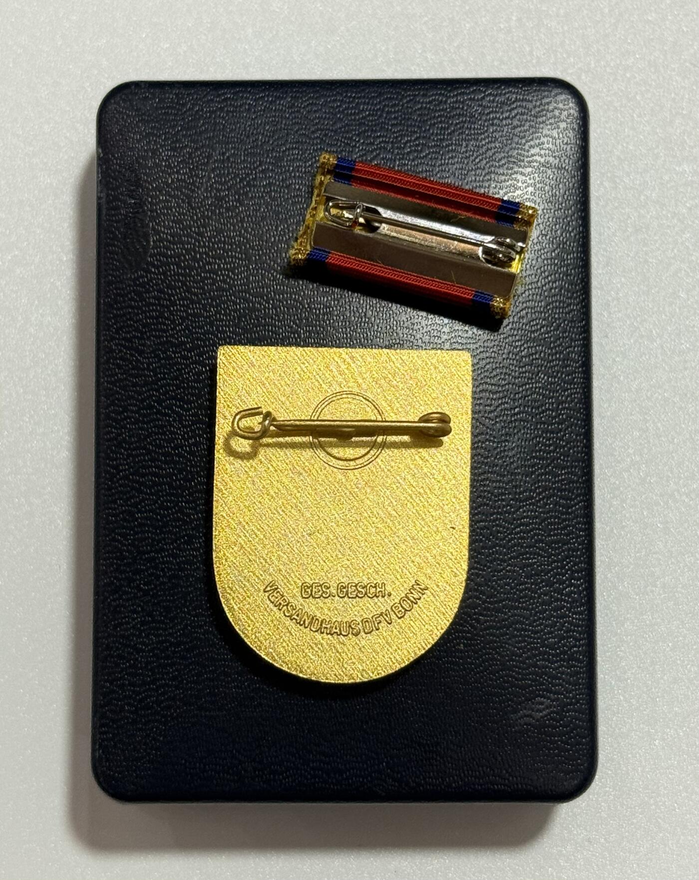 韵星假日精品2025秋季军品类拍卖会-- Rimey Holidays Boutique 2025 Autumn Militaria Sale 联邦德国萨克森州足球协会六十周年奖章带盒略一套