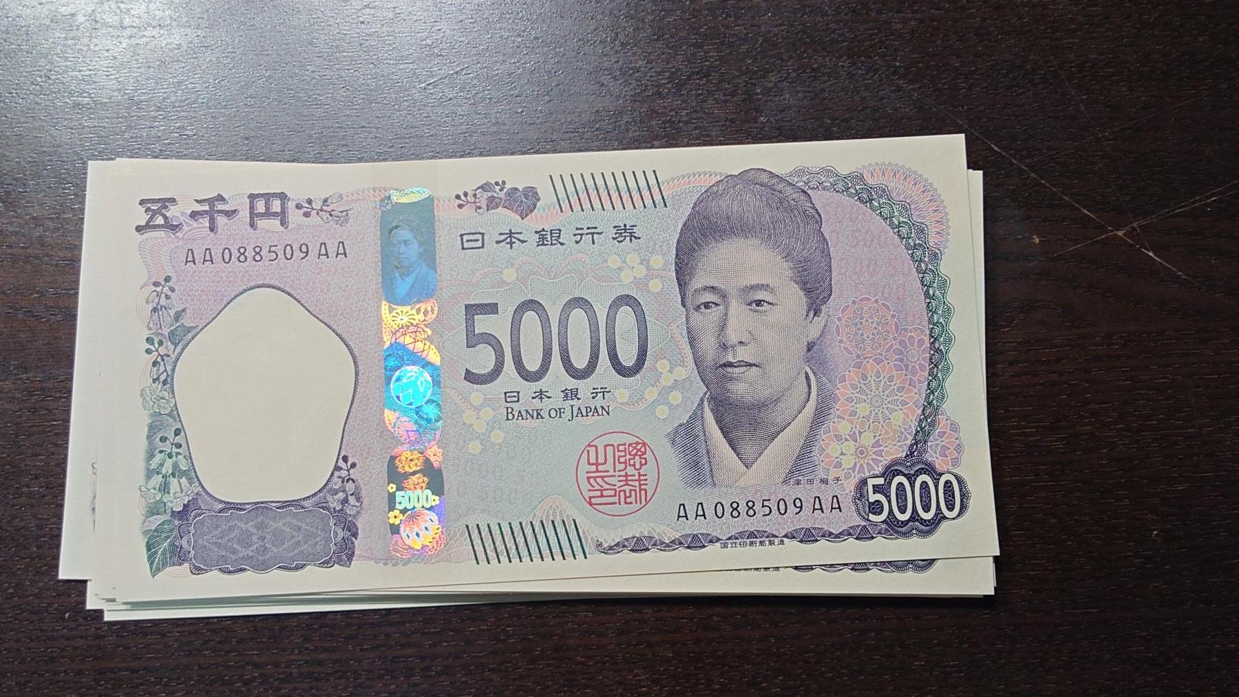 世界钱币～微拍第211期暨2025年第51期  部分库存清仓（赛车钞最后八张裸钞成本价起拍，评级币已无）