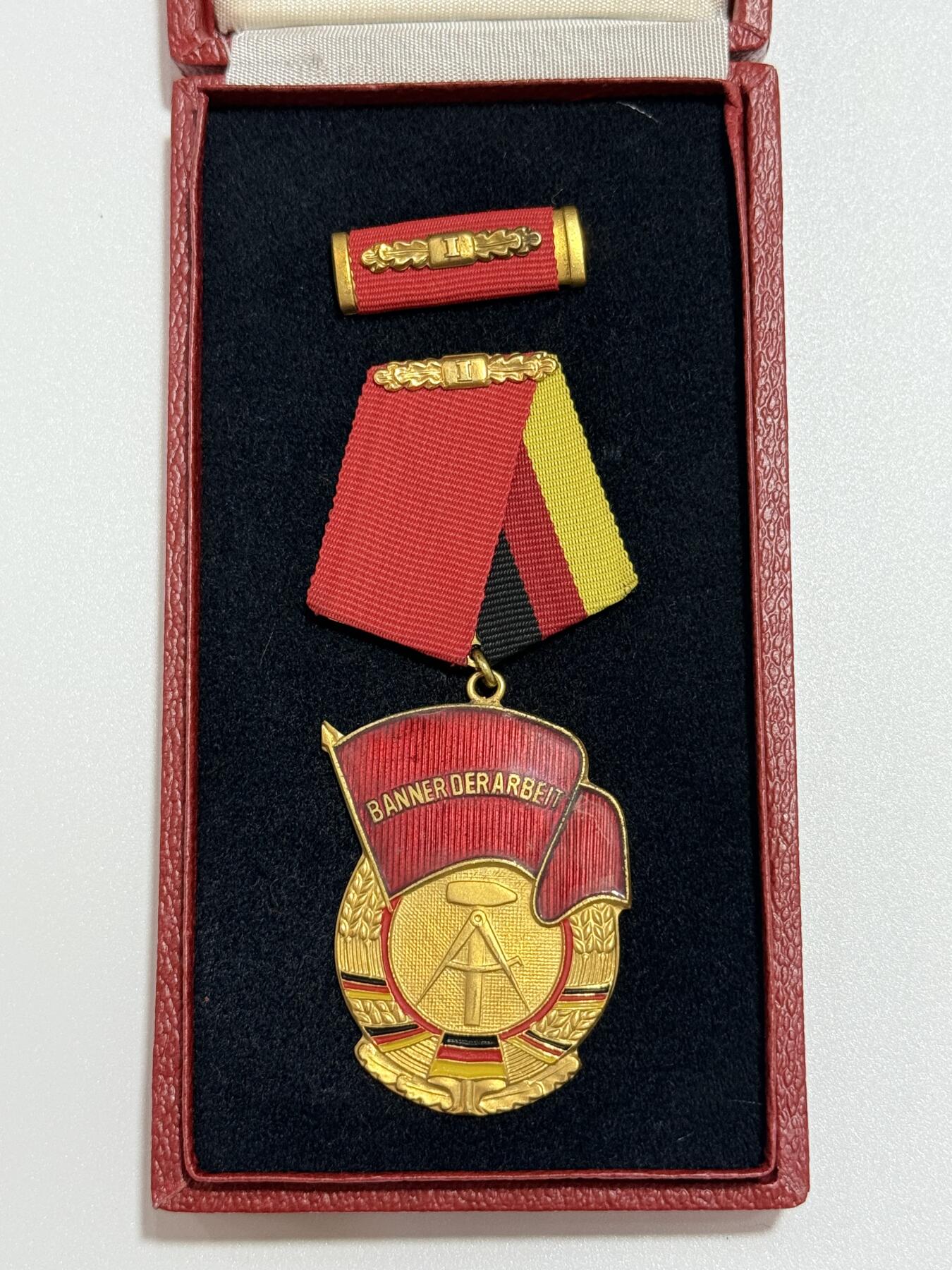 韵星假日精品2025秋季军品类拍卖会-- Rimey Holidays Boutique 2025 Autumn Militaria Sale 民主德国一级劳动红旗勋章带原盒略