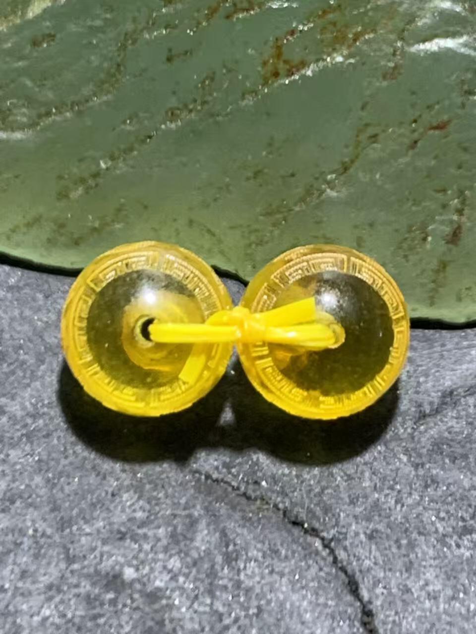 天然乌克兰原矿蜜蜡雕刻六字箴言腰珠两颗