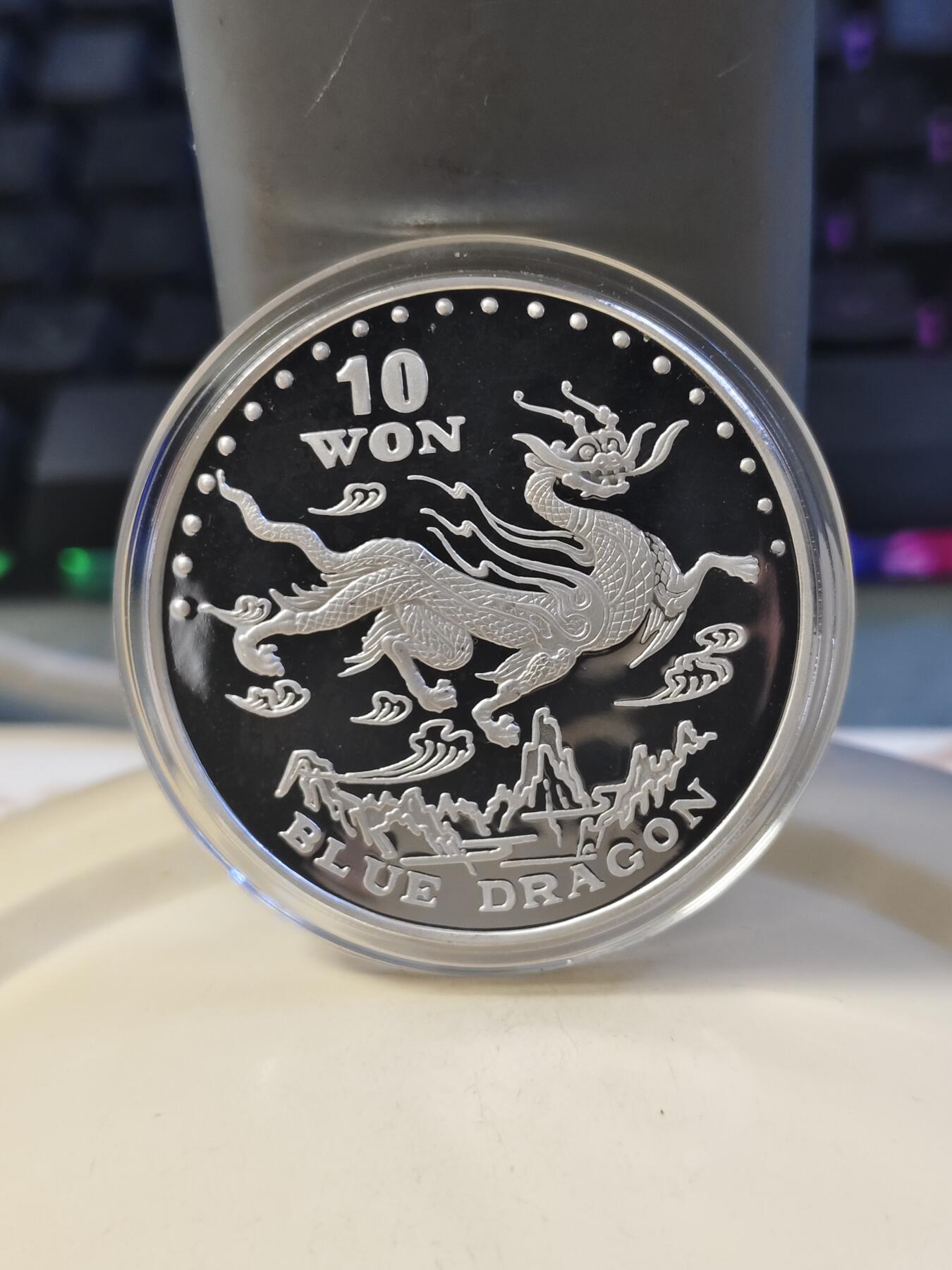 第179期拍卖【长期征集拍品】 朝鲜1999年千禧年蓝龙1盎司精制纪念银币，999银，有氧化
