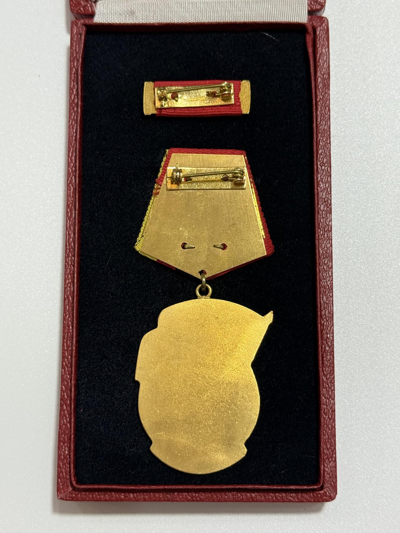 韵星假日精品2025秋季军品类拍卖会-- Rimey Holidays Boutique 2025 Autumn Militaria Sale 民主德国一级劳动红旗勋章带原盒略