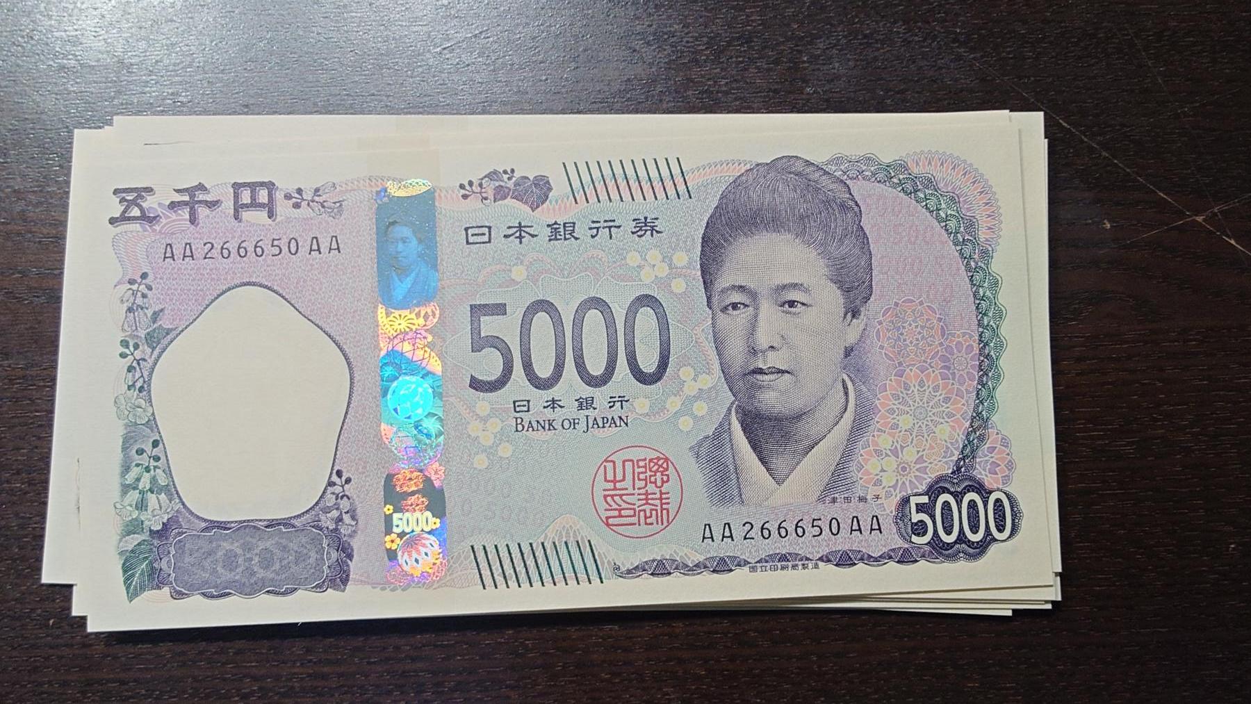 世界钱币～微拍第211期暨2025年第51期  部分库存清仓（赛车钞最后八张裸钞成本价起拍，评级币已无）