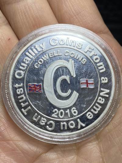 2025年第一百一十七场(总第一百四十三场）外国好品散币(免佣金) Proof精制–英国🇬🇧2016年克朗型纪念章(英国著名钱币公司Cowell Coins发行，铜镍镀银材质，题材为英国硬币上伊丽莎白二世五个时代头像)