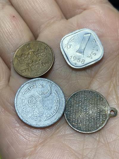 2025年第一百一十七场(总第一百四十三场）外国好品散币(免佣金) - 散币4枚：乔治五世小章牌，瑞典🇸🇪1950年1欧尔，印度🇮🇳1968年1派沙，稀少–巴基斯坦🇵🇰1958年2派沙