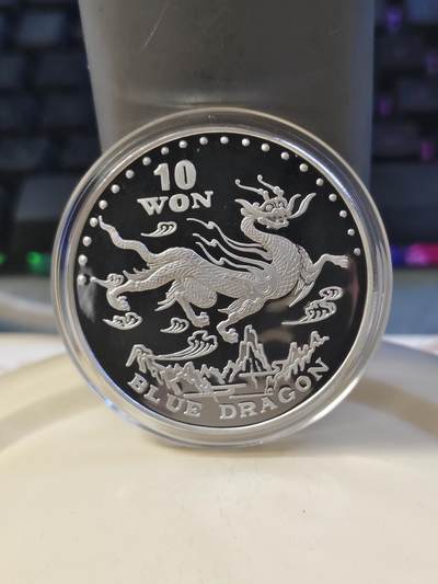 第179期拍卖【长期征集拍品】 - 朝鲜1999年千禧年蓝龙1盎司精制纪念银币，999银，有氧化