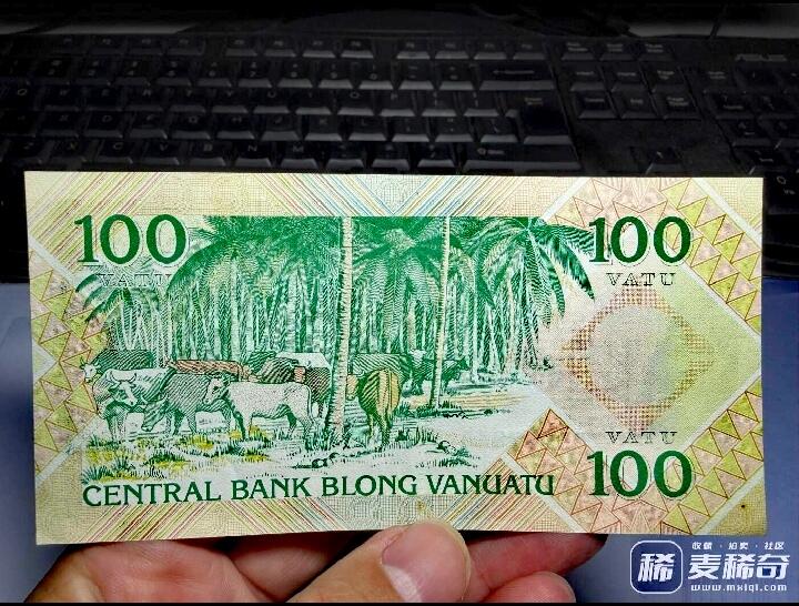 全新瓦怒阿图1982年开国第一枚100瓦图靓品纸币